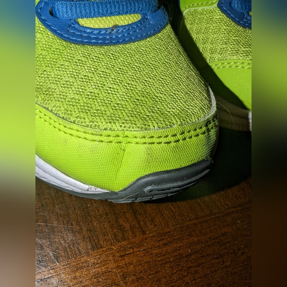 Boys size 4 Asics - Picture 4 of 4